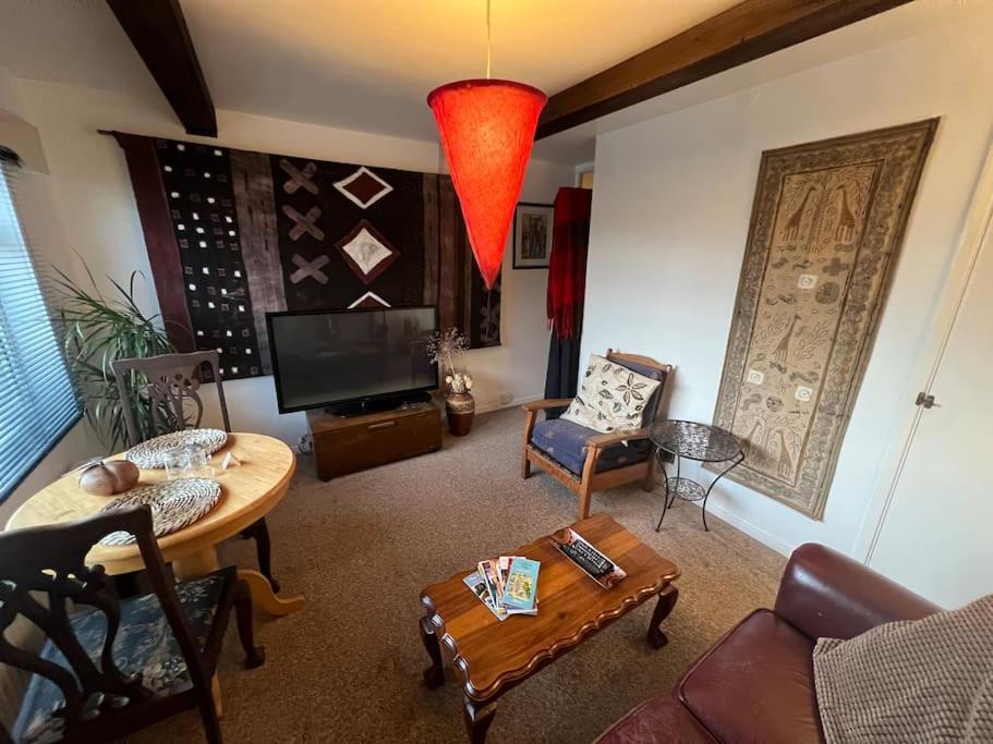 Cosy Private Accommodation In Corsham, Near Bath Exterior photo