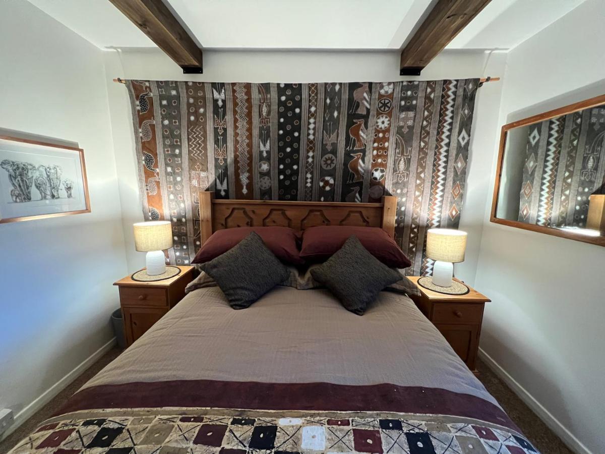 Cosy Private Accommodation In Corsham, Near Bath Exterior photo